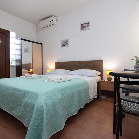 Apartments Antolovic Ровінь Екстер'єр фото