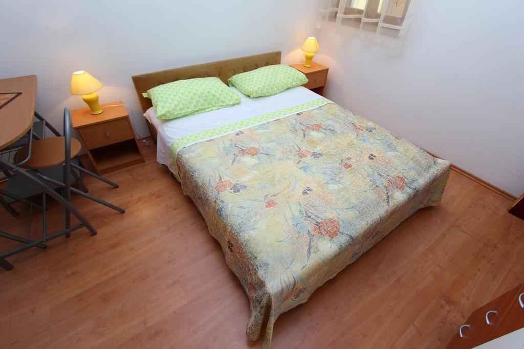 Apartments Antolovic Ровінь Екстер'єр фото