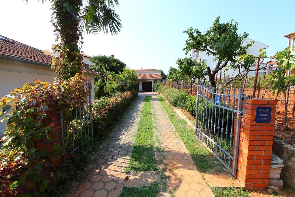 Apartments Antolovic Ровінь Екстер'єр фото